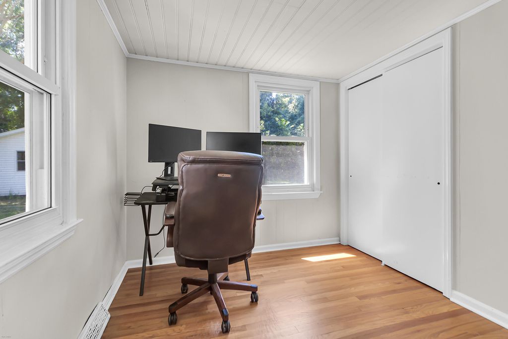 Image 23 of property listing at 5 Jerry Drive, Charleston, SC 29407