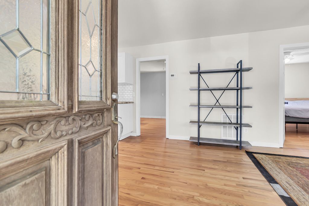 Image 3 of property listing at 5 Jerry Drive, Charleston, SC 29407