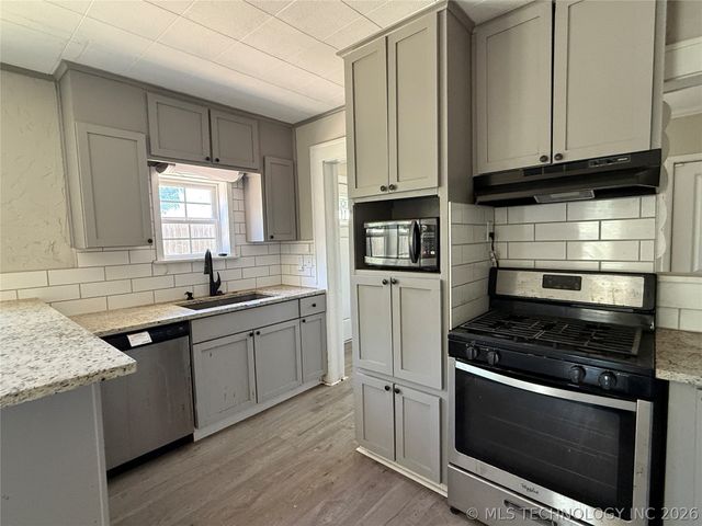 803 W Wichita Avenue, Cleveland, OK 74020