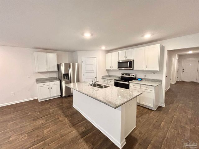 2347 Kirkwood Dr, Cantonment, FL 32533