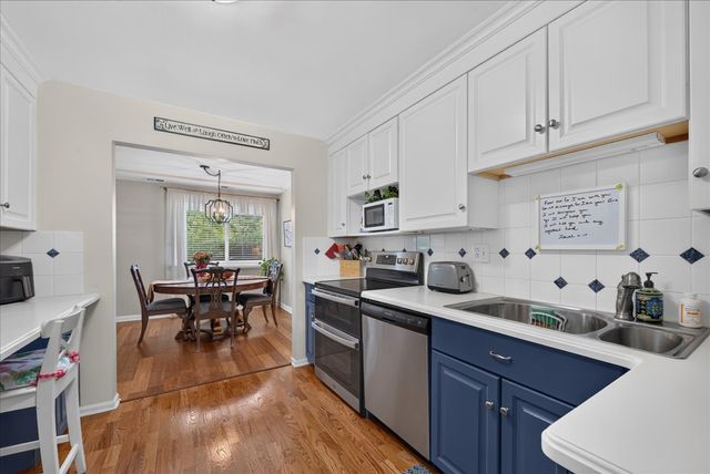 460 Raintree Court 1H, Glen Ellyn, IL 60137
