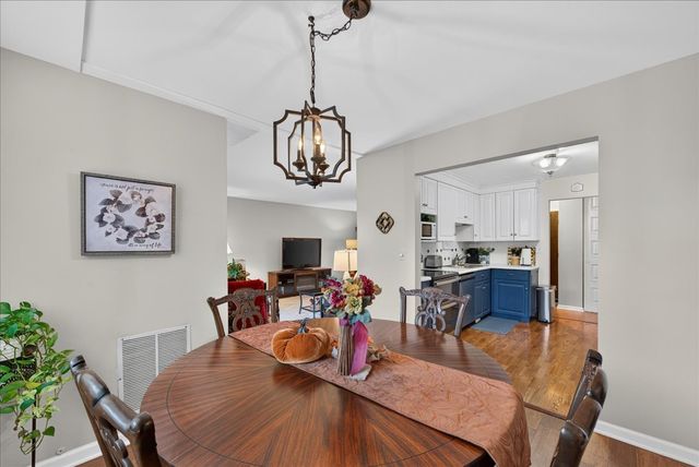 460 Raintree Court 1H, Glen Ellyn, IL 60137