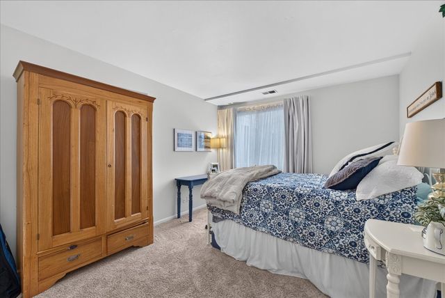 460 Raintree Court 1H, Glen Ellyn, IL 60137