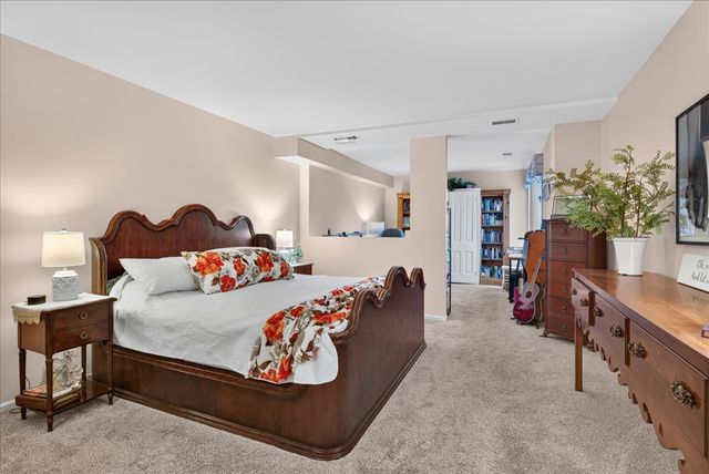 460 Raintree Court 1H, Glen Ellyn, IL 60137