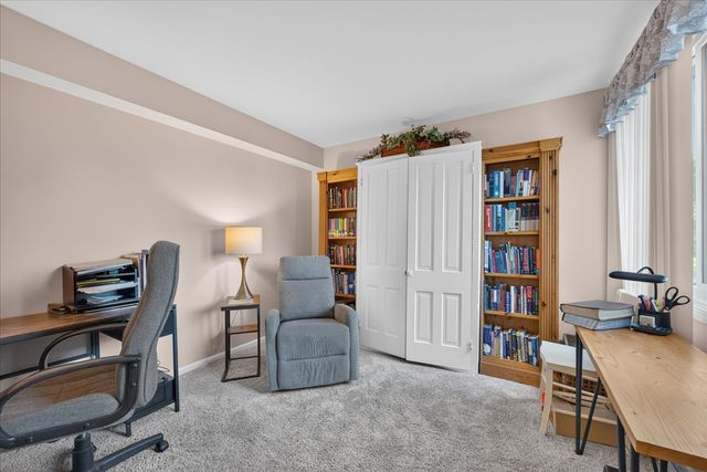 460 Raintree Court 1H, Glen Ellyn, IL 60137