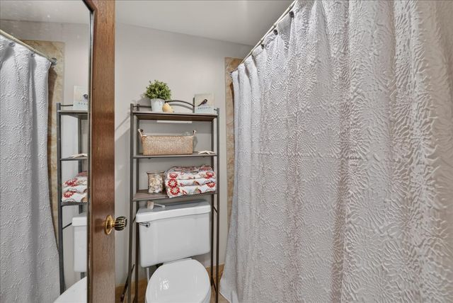460 Raintree Court 1H, Glen Ellyn, IL 60137