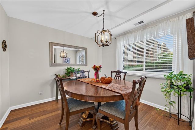 460 Raintree Court 1H, Glen Ellyn, IL 60137