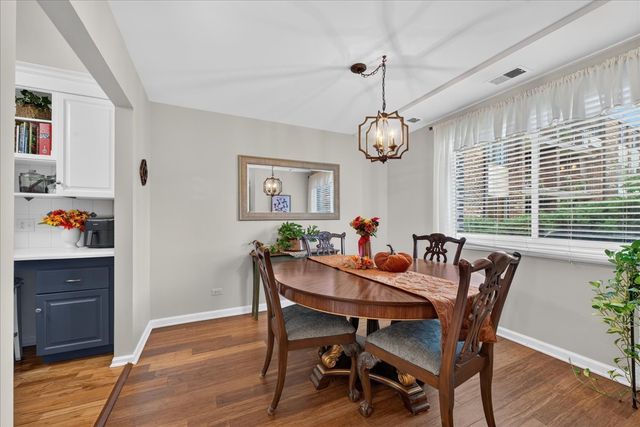 460 Raintree Court 1H, Glen Ellyn, IL 60137