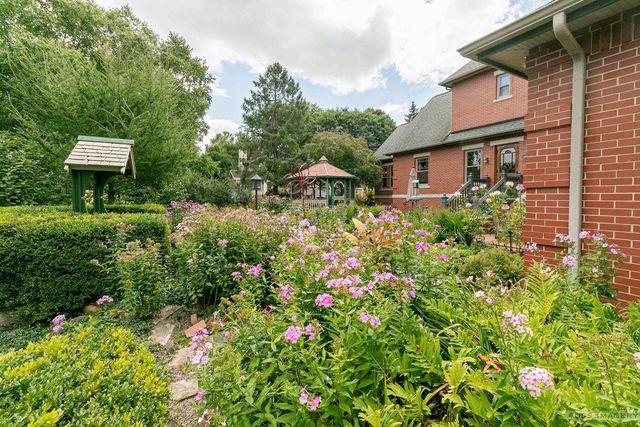 6 Pebble Beach Circle, Madison, WI 53717