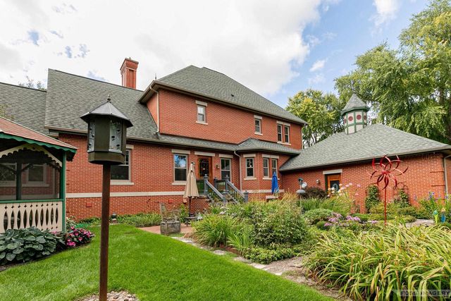 6 Pebble Beach Circle, Madison, WI 53717