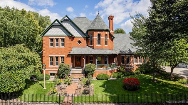 6 Pebble Beach Circle, Madison, WI 53717