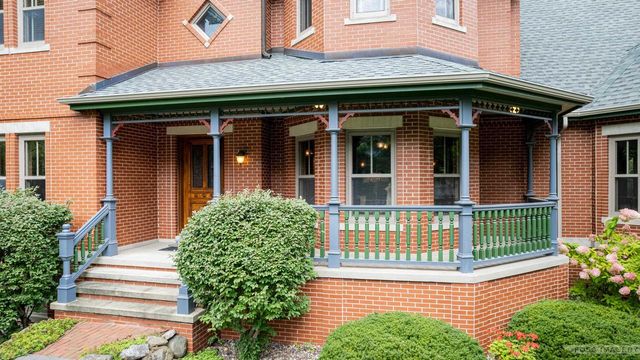 6 Pebble Beach Circle, Madison, WI 53717