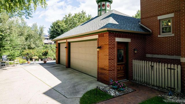6 Pebble Beach Circle, Madison, WI 53717