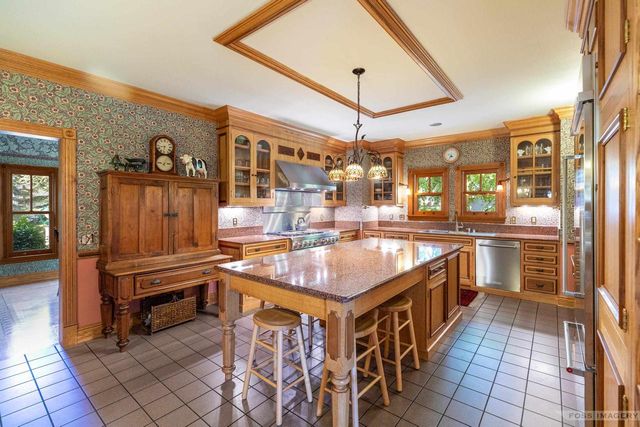 6 Pebble Beach Circle, Madison, WI 53717