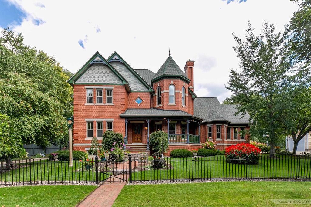6 Pebble Beach Circle, Madison, WI 53717