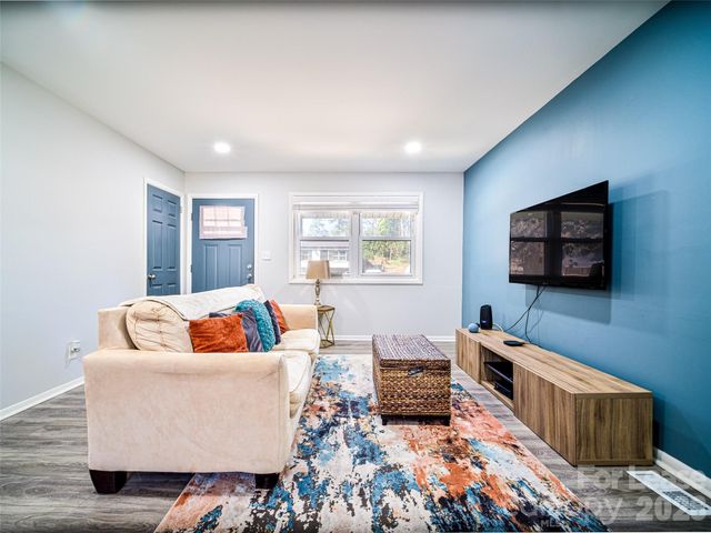 2515 Thornton Road, Charlotte, NC 28208