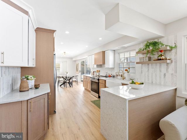 244 EVERGREEN DR, Willingboro, NJ 08046