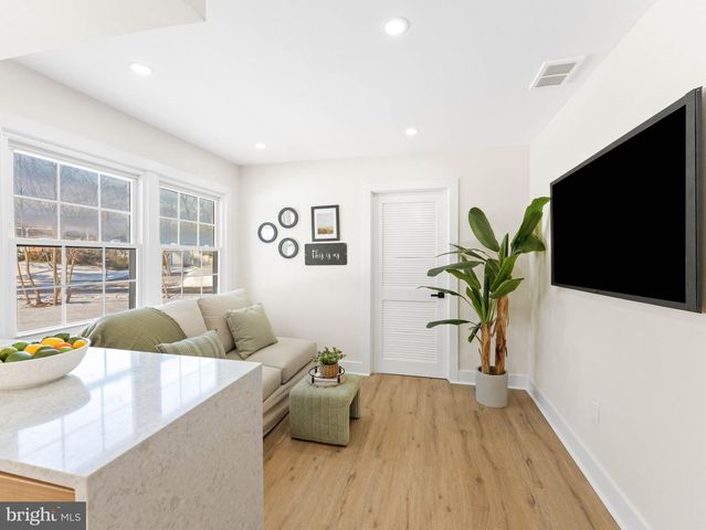 244 EVERGREEN DR, Willingboro, NJ 08046