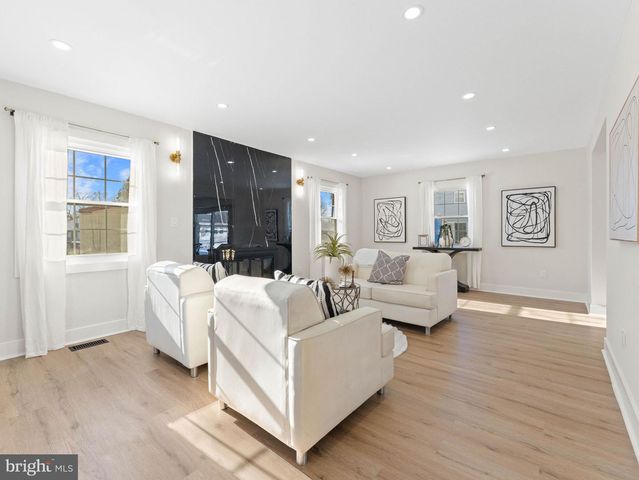 244 EVERGREEN DR, Willingboro, NJ 08046