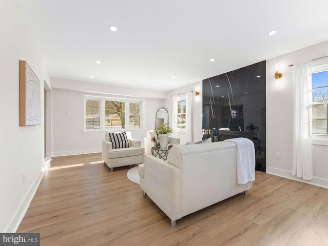 244 EVERGREEN DR, Willingboro, NJ 08046