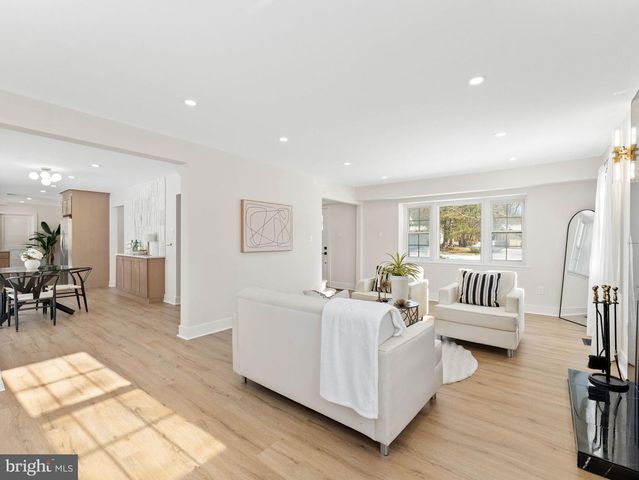 244 EVERGREEN DR, Willingboro, NJ 08046