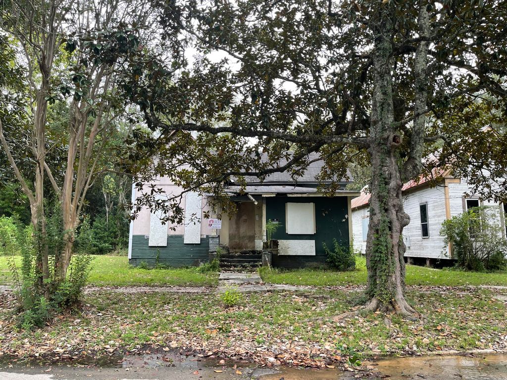 525 Buschman St., Hattiesburg, MS 39401