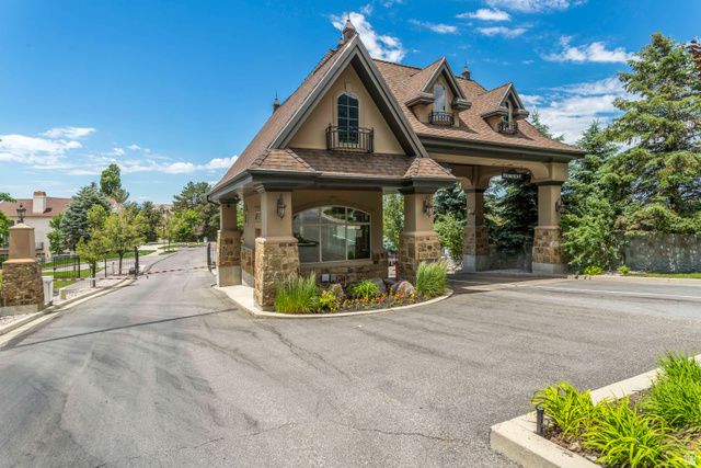 7 ROLLINGWOOD LN, Sandy, UT 84092