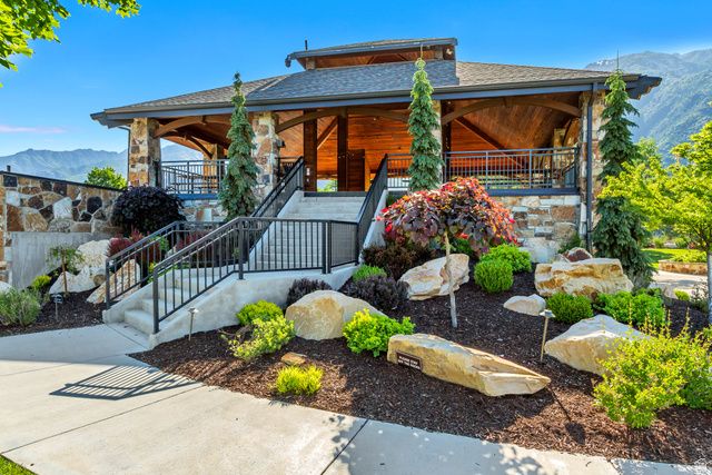 7 ROLLINGWOOD LN, Sandy, UT 84092