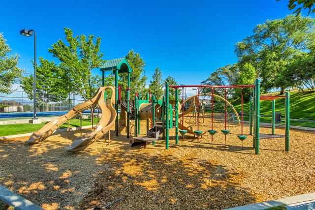 7 ROLLINGWOOD LN, Sandy, UT 84092