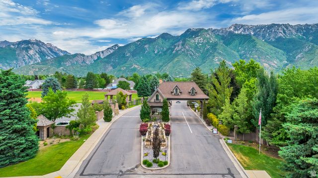 7 ROLLINGWOOD LN, Sandy, UT 84092