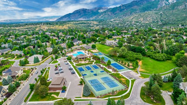 7 ROLLINGWOOD LN, Sandy, UT 84092