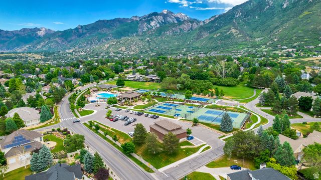 7 ROLLINGWOOD LN, Sandy, UT 84092