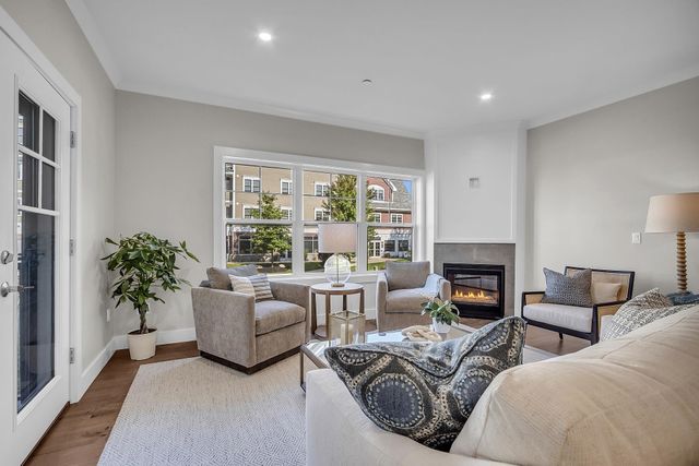 55 Pointe Pl Unit 201, Dover, NH 03820