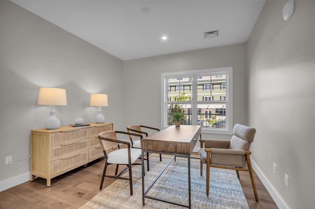 55 Pointe Pl Unit 201, Dover, NH 03820