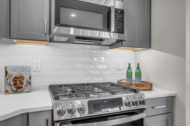 55 Pointe Pl Unit 201, Dover, NH 03820