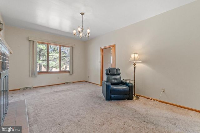 1052 GREEN HILL FARM RD, Reisterstown, MD 21136