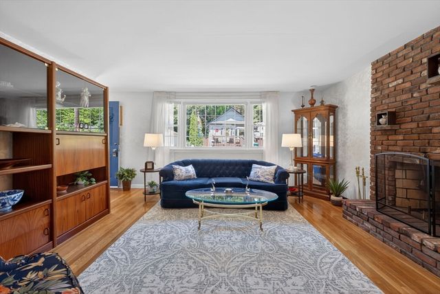 82 Park Rd, Lynn, MA 01904