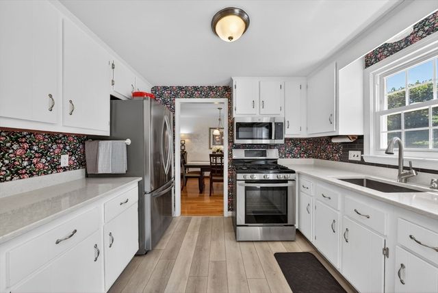 82 Park Rd, Lynn, MA 01904