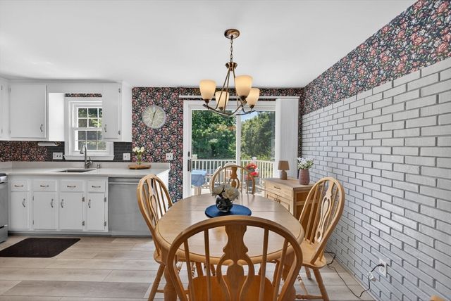 82 Park Rd, Lynn, MA 01904