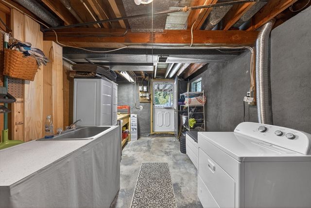 82 Park Rd, Lynn, MA 01904