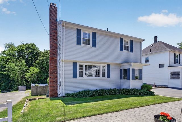 82 Park Rd, Lynn, MA 01904