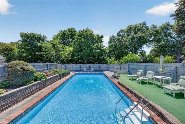 82 Park Rd, Lynn, MA 01904