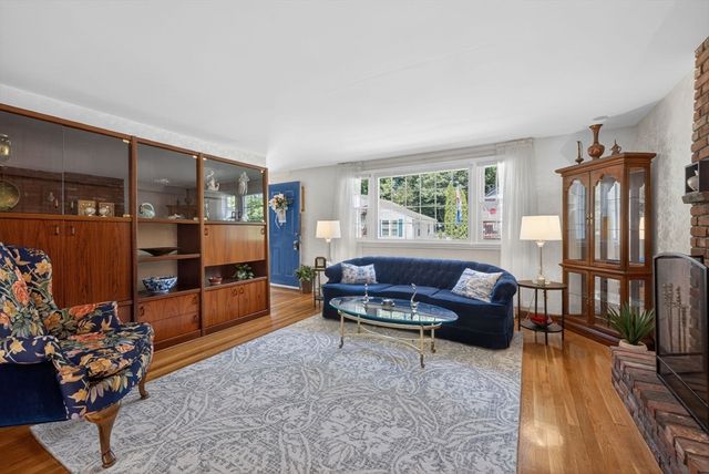 82 Park Rd, Lynn, MA 01904