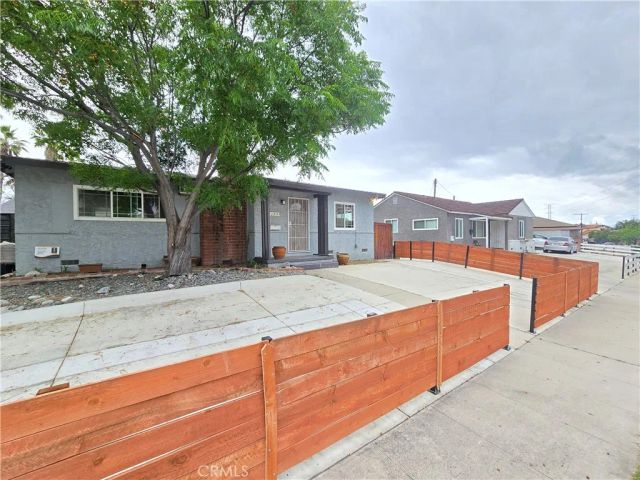 8154 Potter, North Hollywood, CA 91605