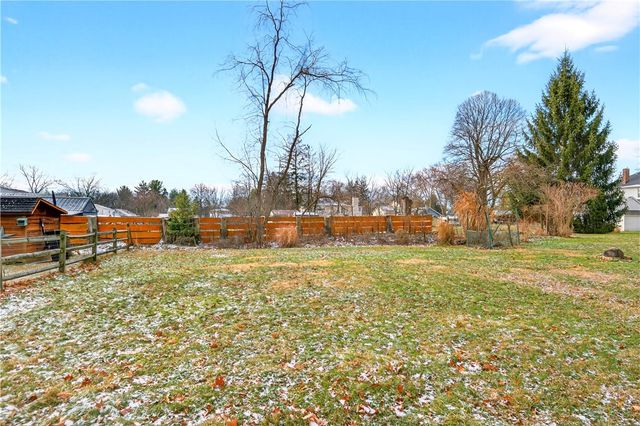 205 Hartle Rd, Shaler, PA 15116