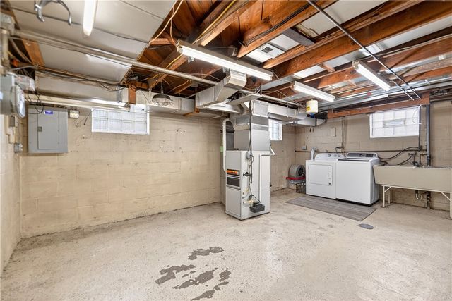 205 Hartle Rd, Shaler, PA 15116