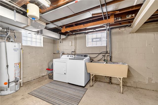 205 Hartle Rd, Shaler, PA 15116