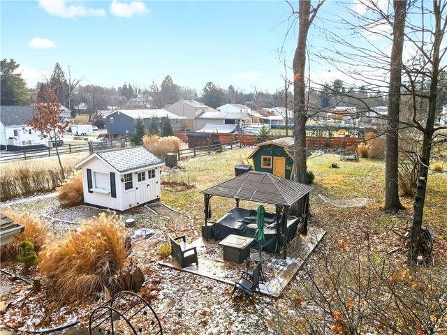 205 Hartle Rd, Shaler, PA 15116