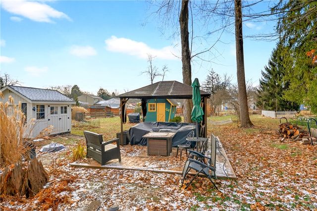 205 Hartle Rd, Shaler, PA 15116