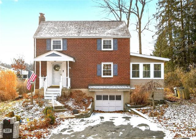 205 Hartle Rd, Shaler, PA 15116